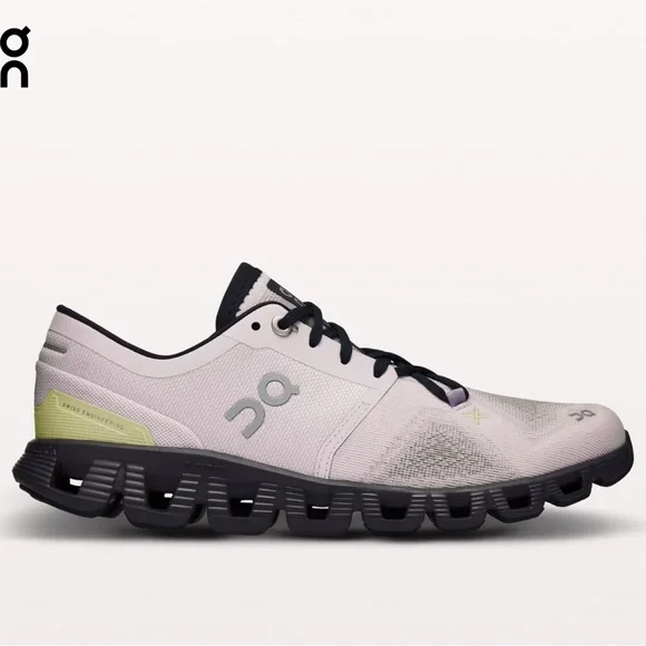 On Cloud - White and Navy Athletic Shoes Good Condition - Picture 5 of 5